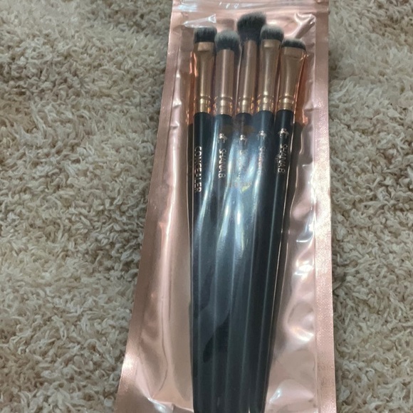 Shaina B eyeshadow brushes. - Picture 1 of 3
